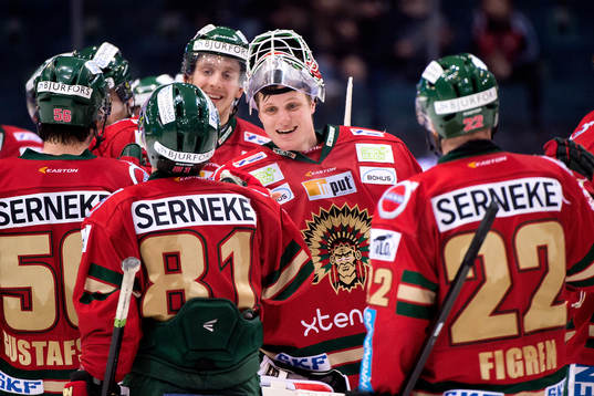 Frölundas målvakt Lars Johansson jublar