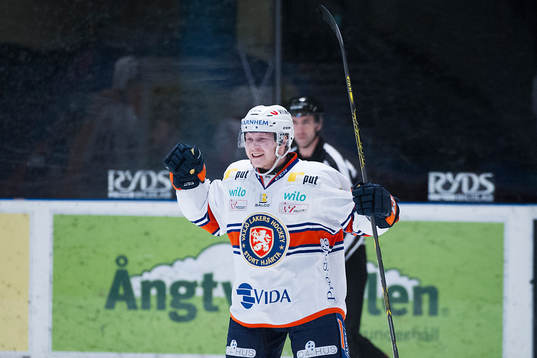 Växjös Tuomas Kiiskinen jublar