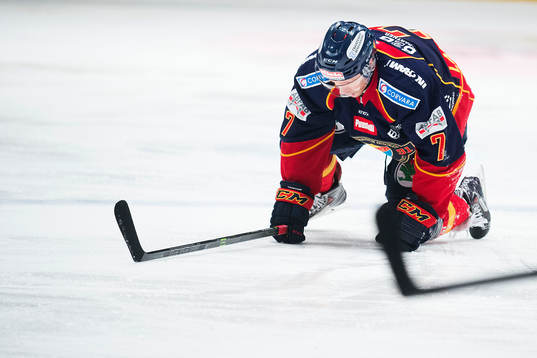 Djurgårdens Sebastian Lauritzen ramlar