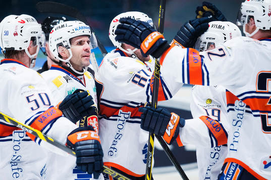 Växjös spelare jublar