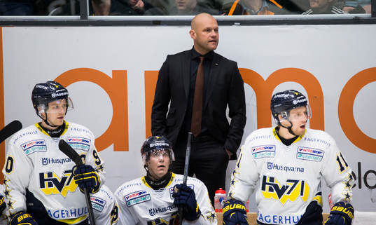 s tränare Andreas Johansson bakom Ted Brithén (v) och