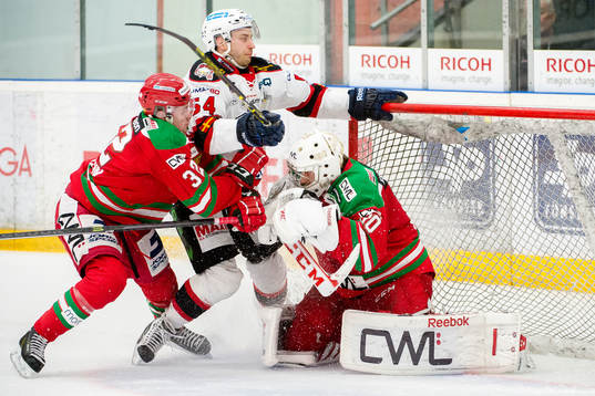 Malmö Redhawks Fabian Brunnström hamnar emellan Moras