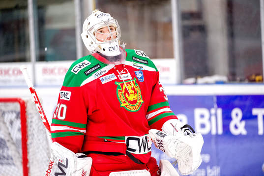 Moras målvakt Jacob Johansson före ishockeymatchen i
