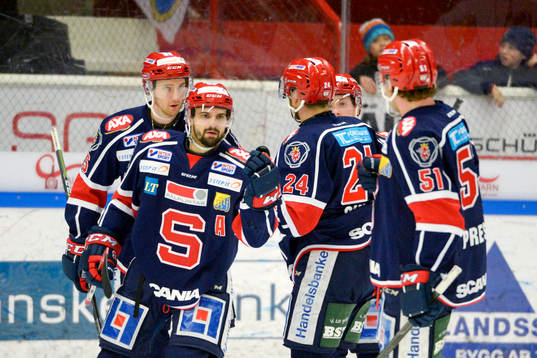 Södertäljes Mattias Beck jublar