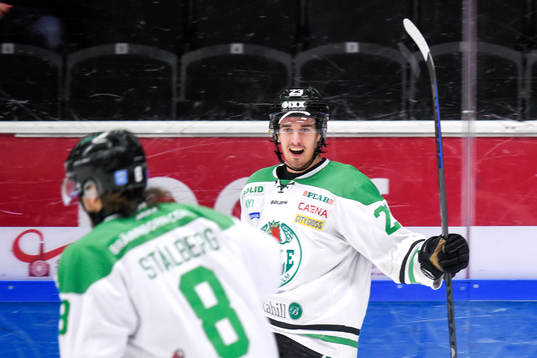 Rögles Daniel Sylwander jublar