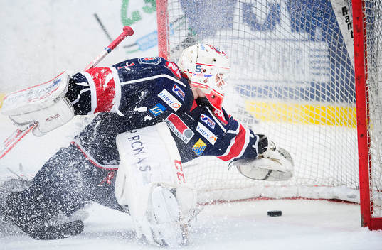 Södertäljes målvakt Christoffer Bengtsberg släpper in