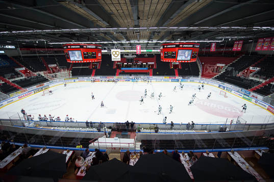 Lagen värmer upp i AXA sportcenter
