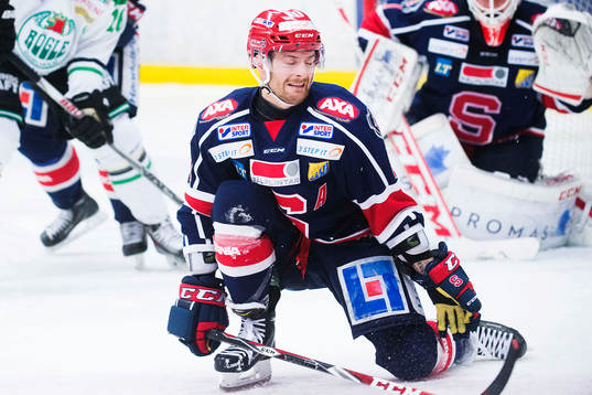 Södertäljes Michal Gulasi täcker skott