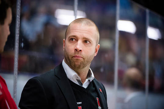 Örebros assisterande tränare Johan Tornberg deppar