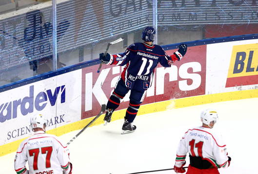 Linköpings Jacob Micflikier jublar