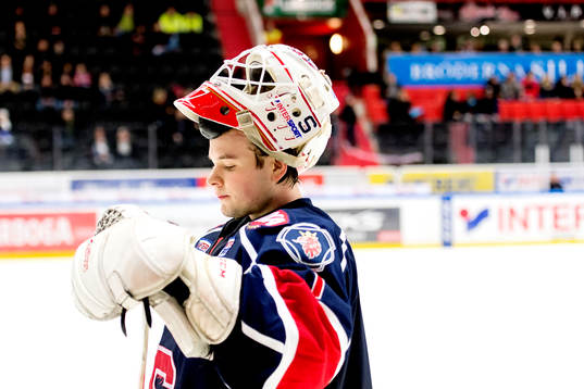 Södertäljes målvakt Christoffer Bengtsberg deppar