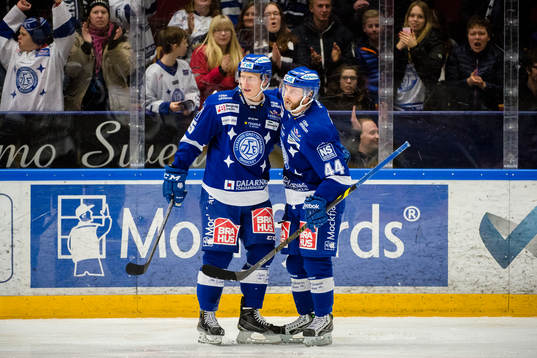 Leksands Toni Kähkönen  och Mattias Guter jublar