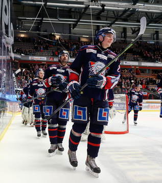 Linköping med Carl Dahlström jublar