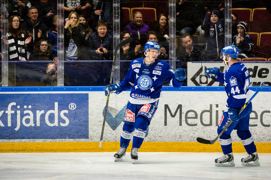 Leksands Toni Kähkönen  och Mattias Guter jublar