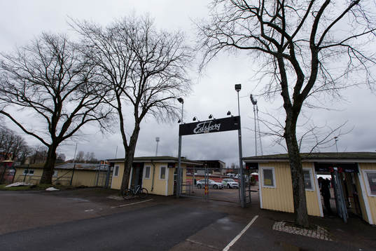 Entrén till Edsborgs IP timmarna innan fotbollsmatchen i