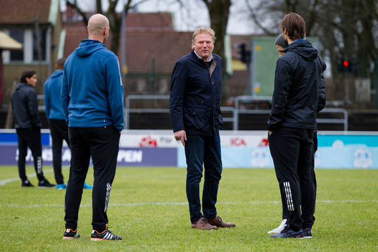 IFK Göteborg tränare Jörgen Lennartsson och några