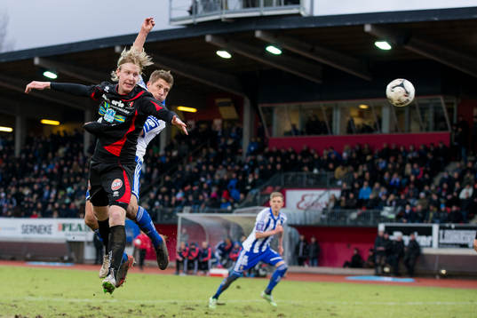 IFK Göteborgs Mikael Boman nickar bollen