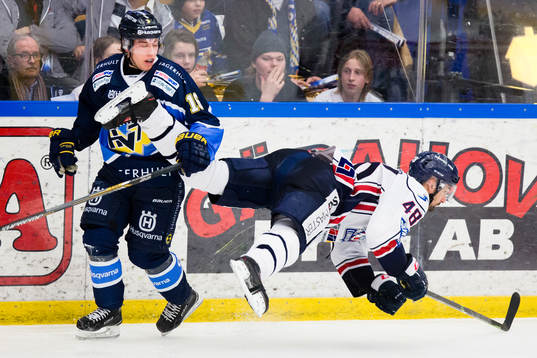 s Filip Sandberg mot Linköpings Daniel Rahimi