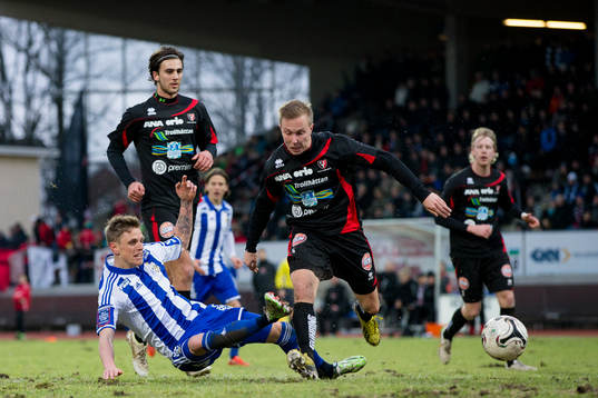 IFK Göteborgs Sören Rieks faller