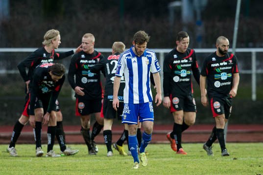 IFK Göteborgs Emil Salomonsson deppar framför jublande