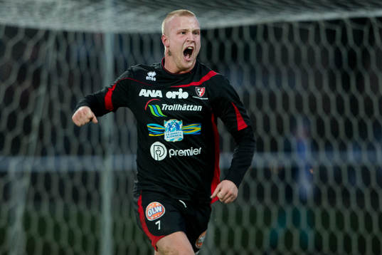 Trollhättans Jonathan Gustafsson reagerar