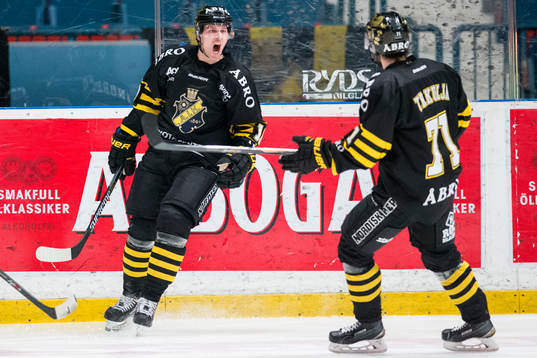 s Emil Lundberg firar