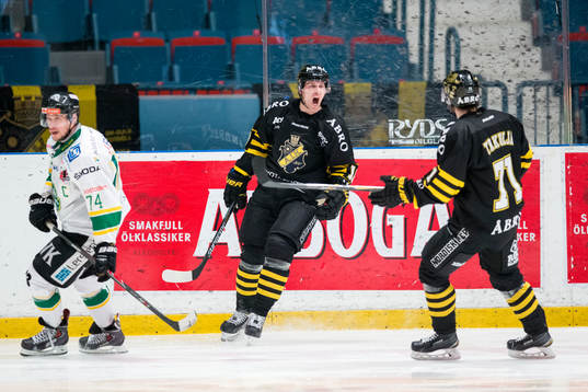 s Emil Lundberg firar