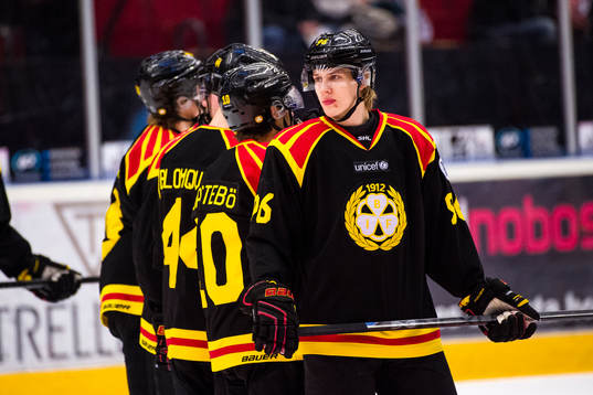 Brynäs Oskar Lindblom före ishockeymatchen i SHL mellan