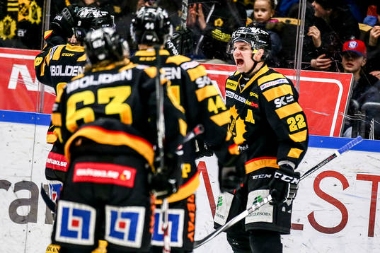 Skellefteås Janne Pesonen jublar