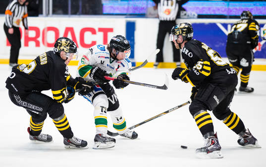 s Fredrik Hynning (v) och Nils Bäckström (h) får stopp