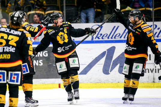Skellefteås Patrik Zackrisson   jublar