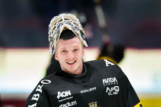 s målvakt Robin Rahm ser glad ut