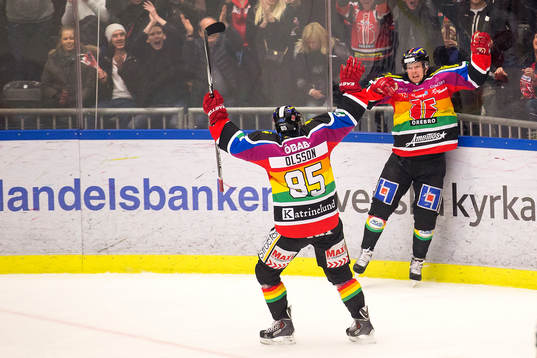 Örebros Anders Eriksson firar