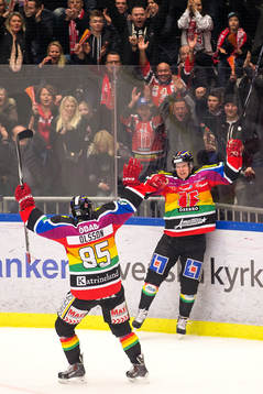 Örebros Anders Eriksson firar