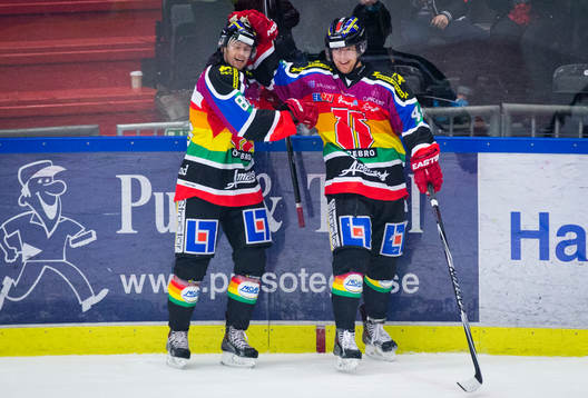 Örebros Anders Eriksson gör 1-0 och jublar med Kalle