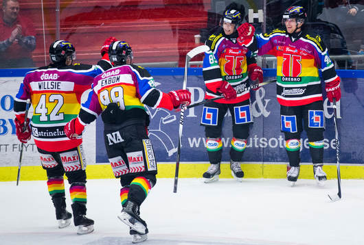 Örebros Anders Eriksson gör 1-0 och jublar med Kalle