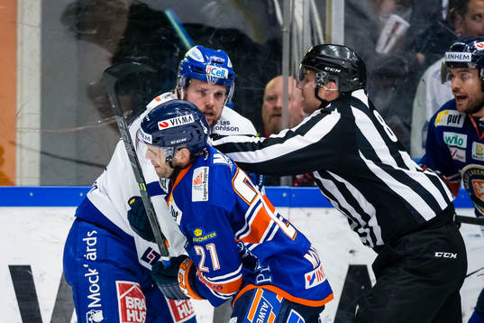 Gruff mellan Leksands Viktor Mårtensson och Växjös Cory