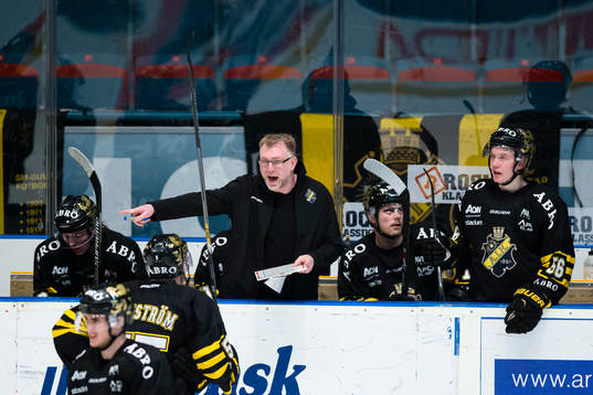 s tränare Peter Nordström ger direktiv