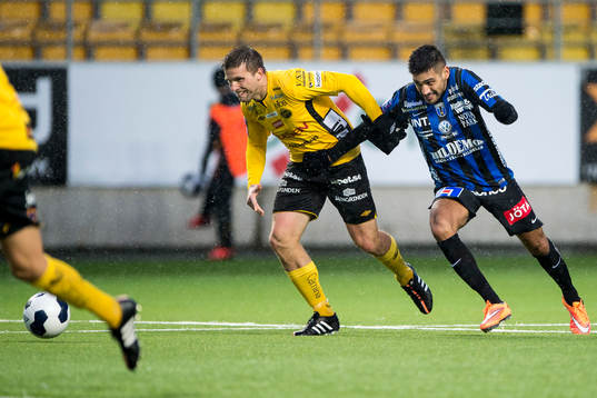 Kamp mellan Elfsborgs Anders Svensson och Sirius Stefan
