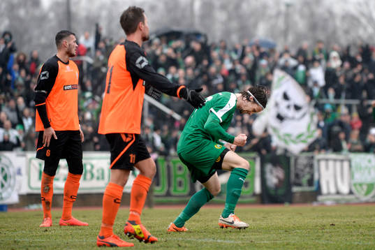 Hammarbys Linus Hallenius jublar