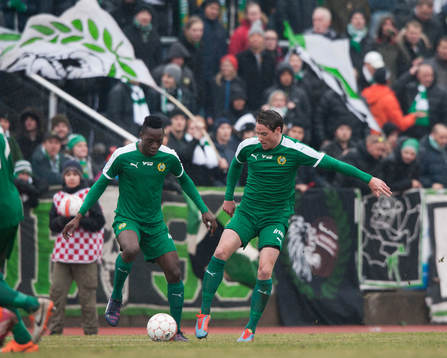 Hammarbys Johan Persson och Amadaiya Rennie i matchen i