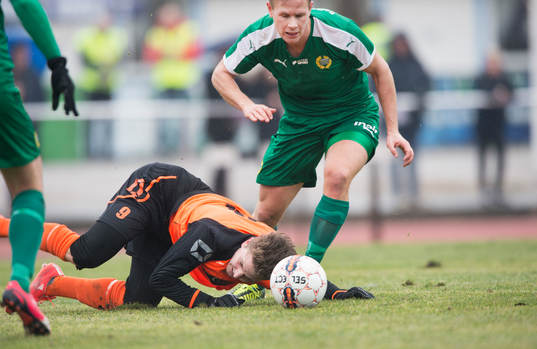 Hammarbys Erik Israelsson i matchen i Svenska Cupen mellan