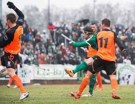 Hammarbys Linus Hallenius gör segermålet 0-1 och jublar i