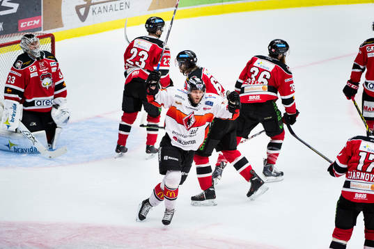 Karlskronas Jimmie Svensson (m) jublar