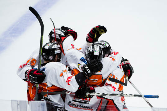 Karlskronas spelare jublar
