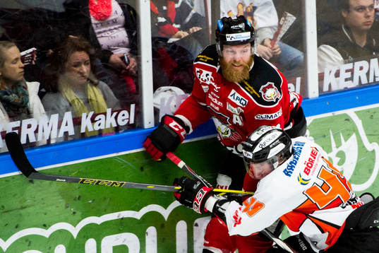 Malmö Redhawks David Liffiton och Karlskronas Filip
