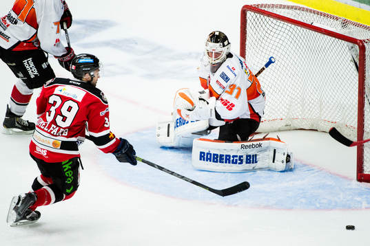 Öppet mål för en sekund men Malmö Redhawks Eric