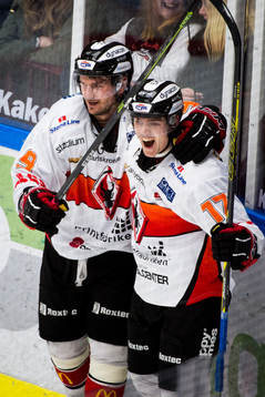 Karlskronas Joel Kellman (th) jublar