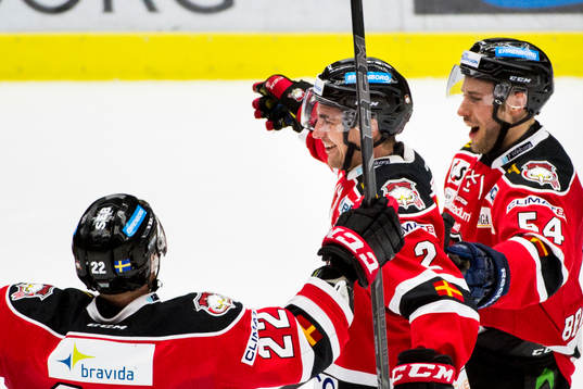 Malmö Redhawks Nils Andersson (m) jublar