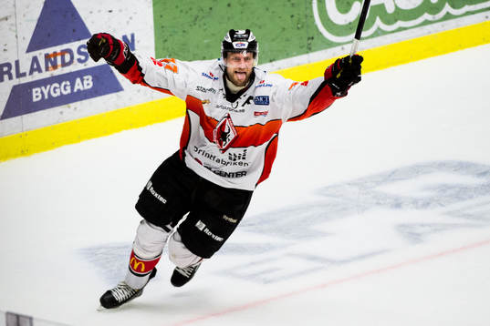 Karlskronas Niklas Lihagen jublar